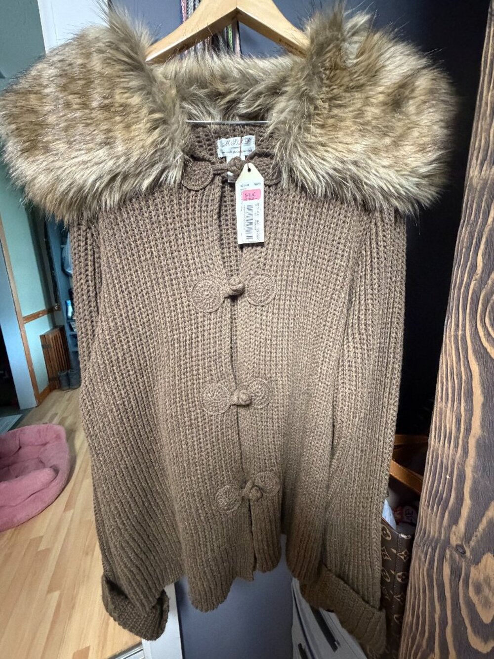 Max Studio Specialty Sweater w/detachable faux fur collar